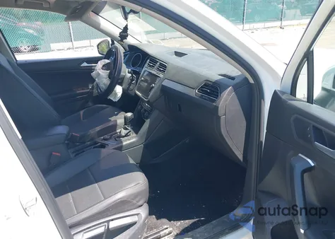 2020 Volkswagen Tiguan 2.0T Se/2.0T Se R-Line Black/2.0T Sel z USA, uszkodzony, nr VIN 3VV2B7AX6LM080365